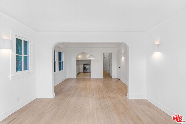 Photo - 854 Hyperion Ave