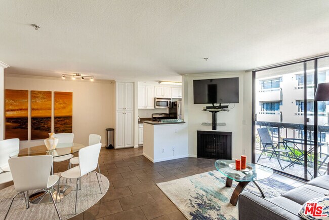 Photo - 7320 Hawthorn Ave Unit 213