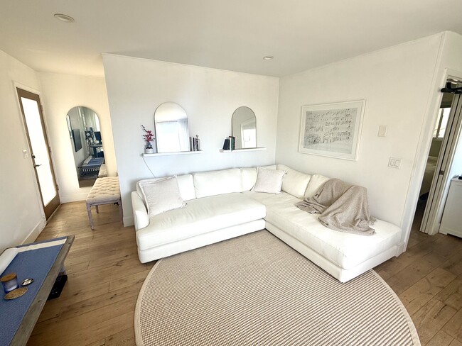 Photo - 3309 Bayview Dr Unit B