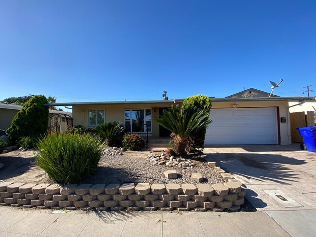 3BD/2BA on Dorothy Drive! - 3BD/2BA on Dorothy Drive!