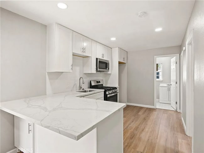 Kitchen with stove - 24140 Ironwood Ave Apartment Unit 1