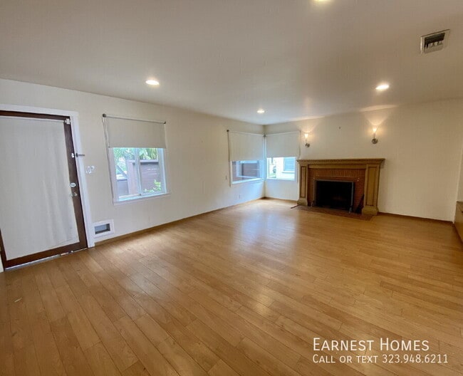 Photo - 2577 S Bundy Dr