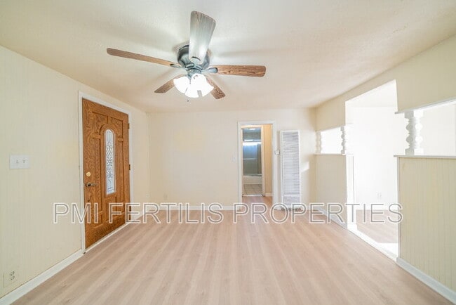 Photo - 7221 Olive St