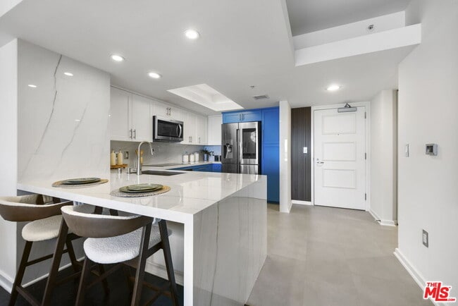 Building Photo - 13700 Marina Pointe Dr Unit 809 Rental