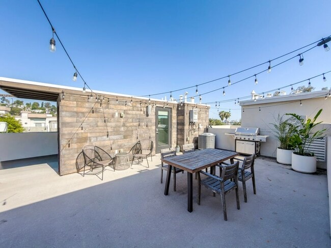 Photo - 2111 N Cahuenga Blvd