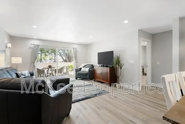 Photo - 516 E Ave