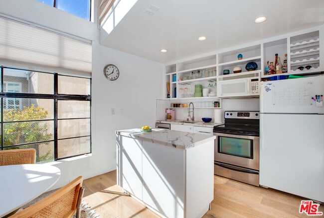 Photo - 11645 Montana Ave Unit 311
