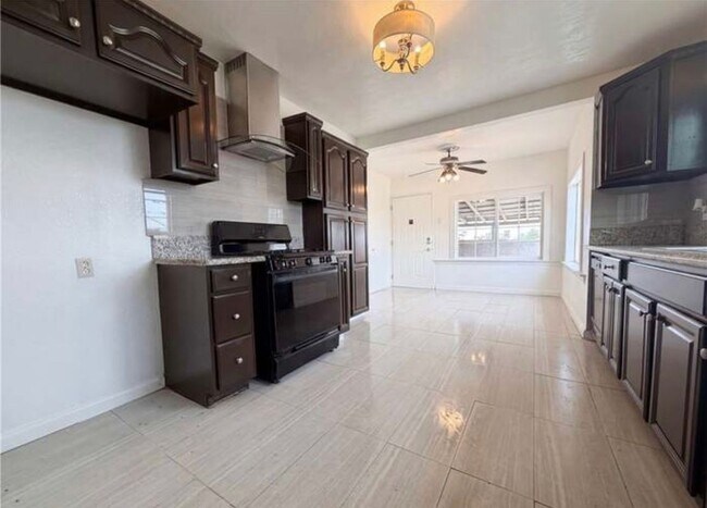 Photo - 11950 Lee Ave