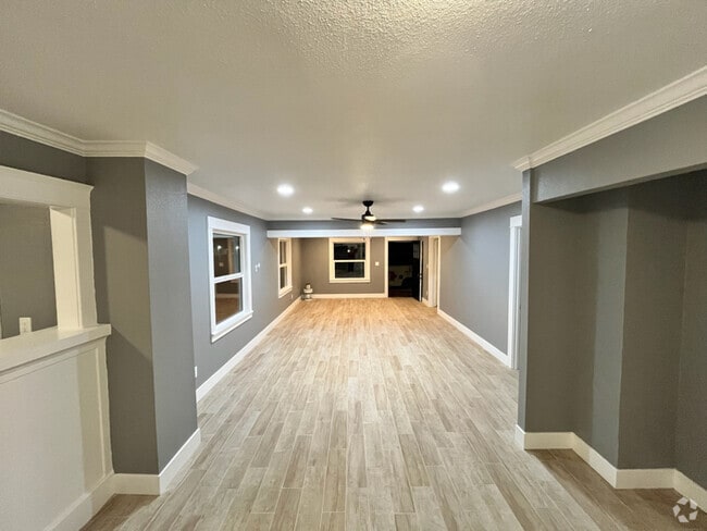 Building Photo - 960 N H St Rental