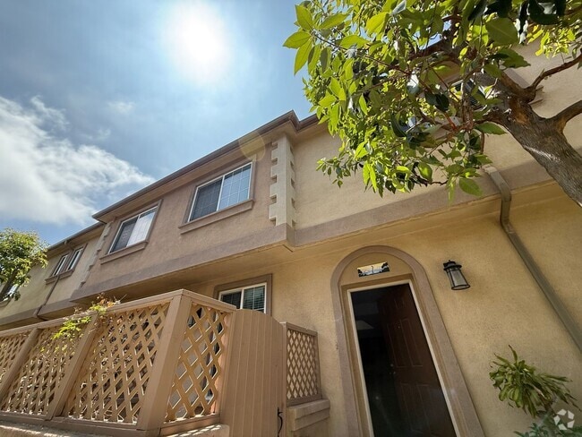 Building Photo - 3-Bedroom Townhome in Gated Bay Harbor – A... Unit 2