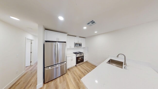 Photo - Newly Renovated 5 bedroom house! (Lease ou...