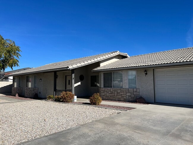 Photo - Beautiful 3 bedroom 2 bathroom home in Apple Valley Available now!!