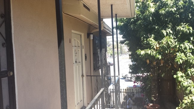 Building Photo - 1347 N Alvarado St Unit #A