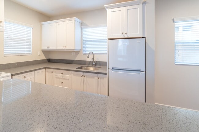 Photo - 453 Gaviota Ave Unit C