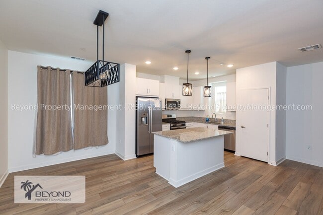 OTAY MESA !!!TRI LEVEL PERFECTION 2 BED/2.... - OTAY MESA !!!TRI LEVEL PERFECTION 2 BED/2.... Condo Unit 72