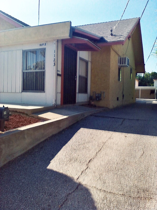 Photo - 1129 E Maple St Unit 1129