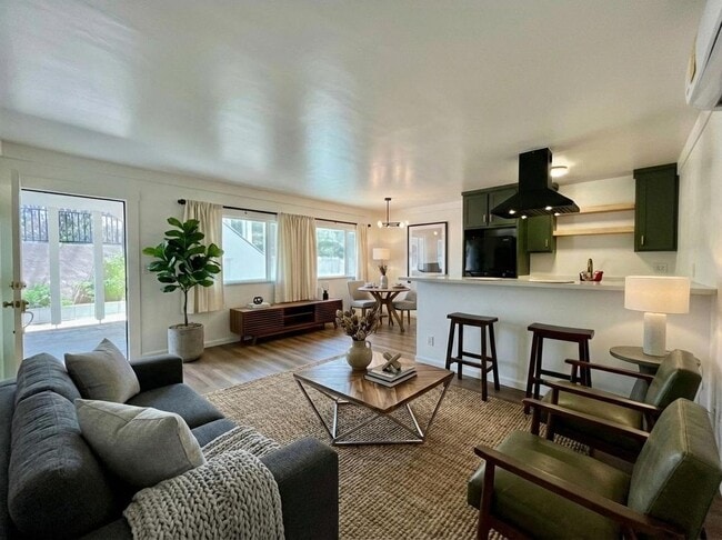 Building Photo - 5819 Carlton Way