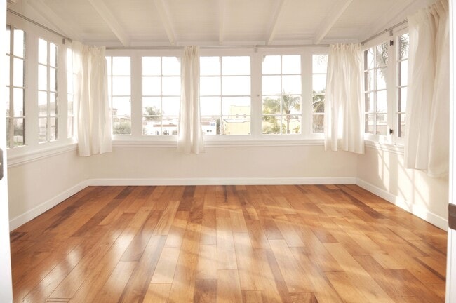 Building Photo - 3919 W 27th St Unit 3921