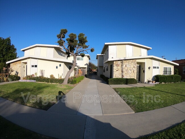Photo - 18012 Manhattan Pl