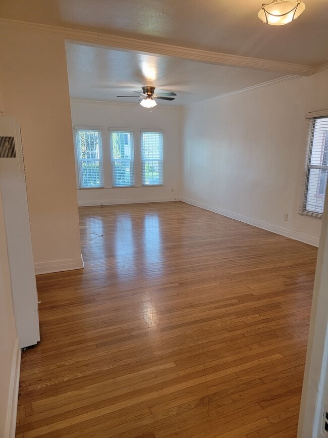 Building Photo - 3837 W 27th St Unit 3837