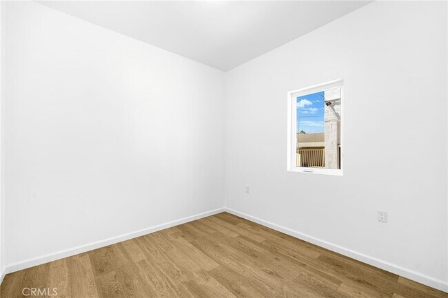 Photo - 1375 N Mentor Ave Unit A