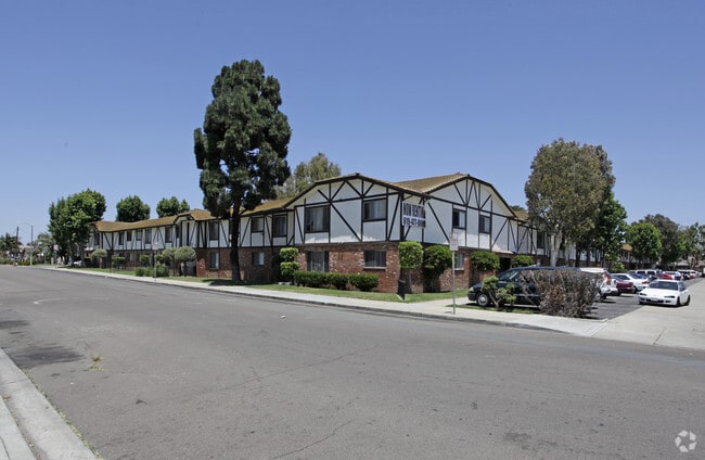 Building Photo - Essex Manor Apartments