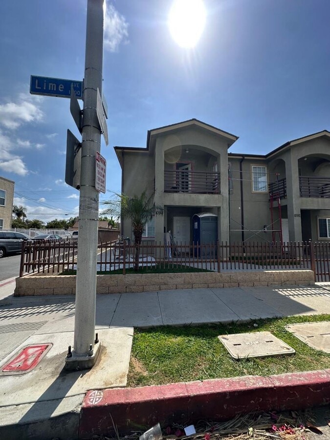 Photo - 1094 Lime Ave Apartment