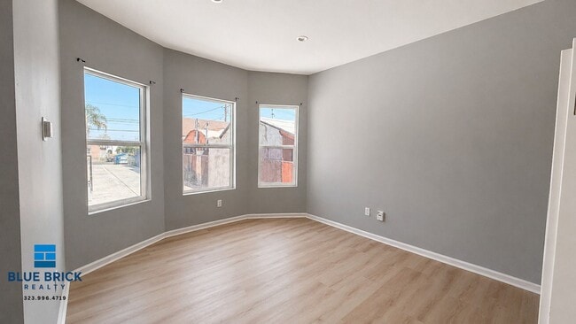 Building Photo - 1242 W 93rd St