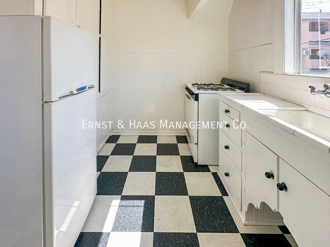 Photo - 1618 E 4th St