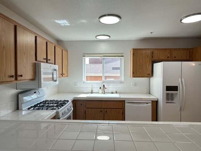 Photo - Spacious Upstairs 3 Bed 2.5 Bath Townhouse with 2 Car Tandem Garage