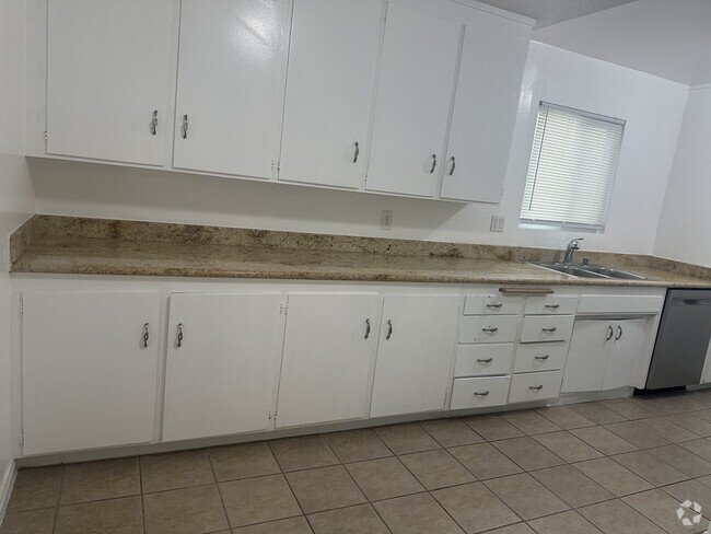 Building Photo - 12349 Oxnard St Unit 1 Rental