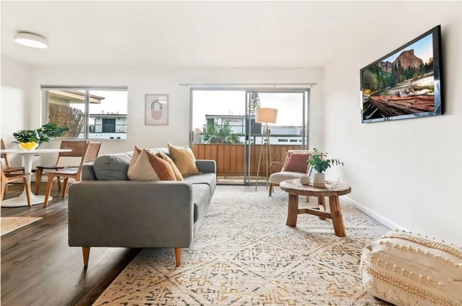 Photo - 525 N Sycamore Ave Unit 426