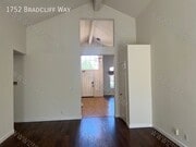 Photo - 1752 Bradcliff Way