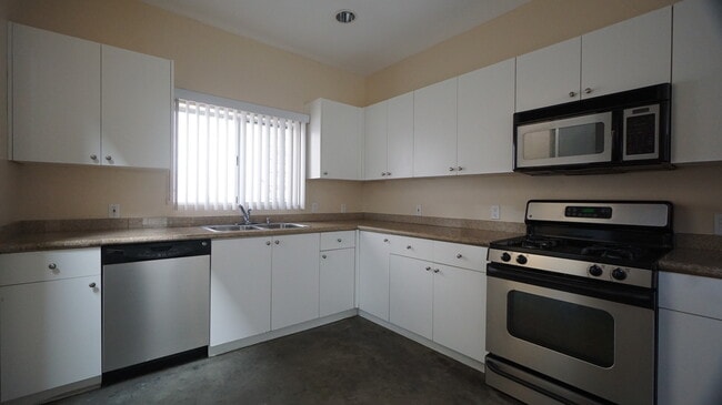 Photo - 922 W 23rd St