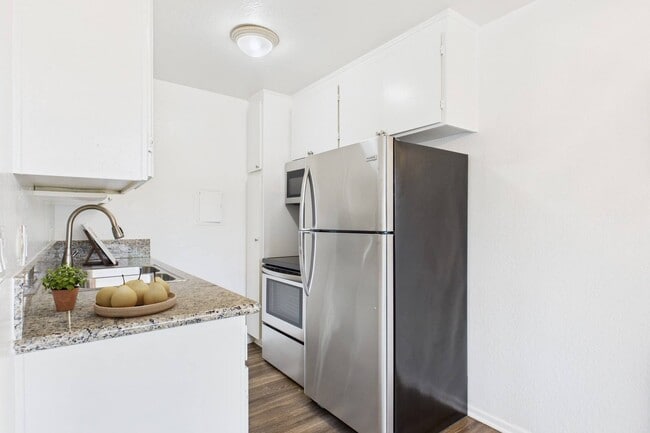 Photo - Gilmore Apartments Van Nuys
