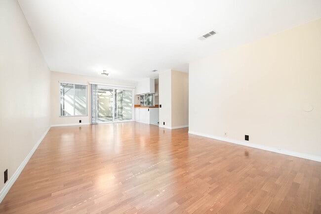 Photo - Spacious 4 Bedroom Townhouse in the Heart of Mira Mesa!