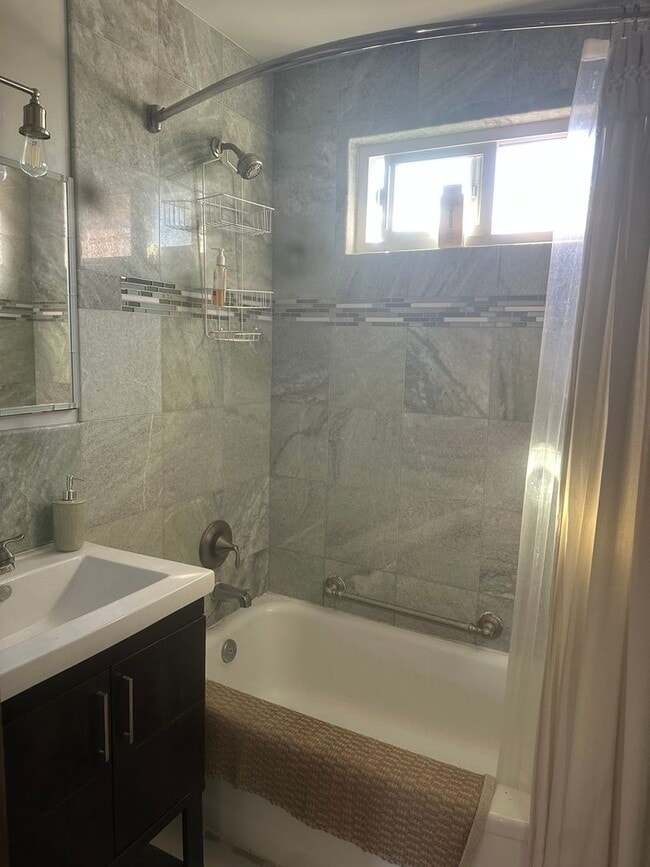 Photo - 731-33.5 Beryl St Unit 733