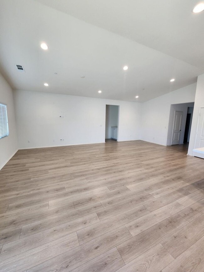 Photo - Newer 4 Bed / 3 bath Home MOVE-IN NOW SPECIAL!