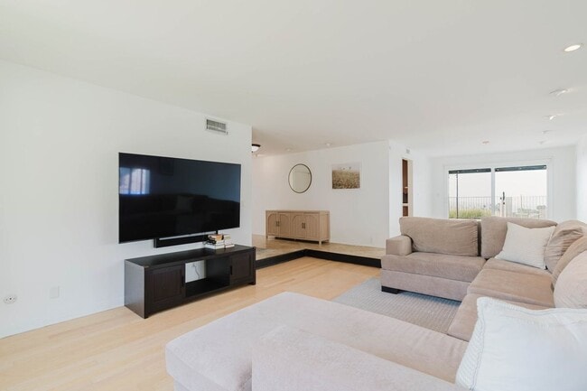 Photo - 906 Whitehaven Terrace