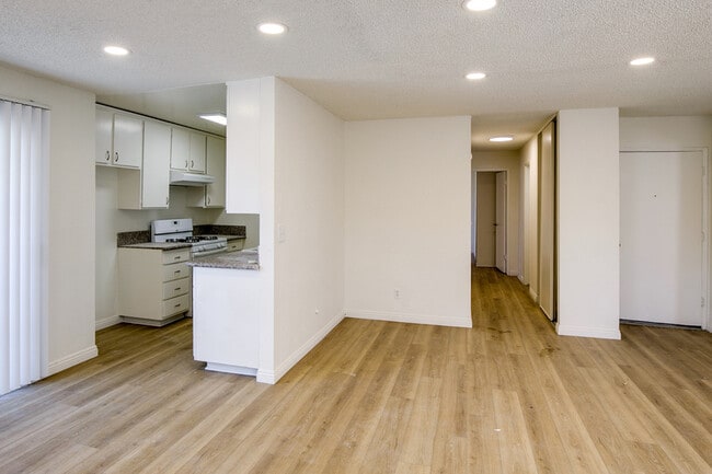 Photo - 5452 Corteen Pl Unit 18