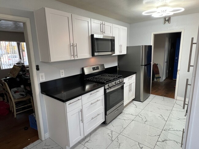 Building Photo - 5478 Mary Ln Dr