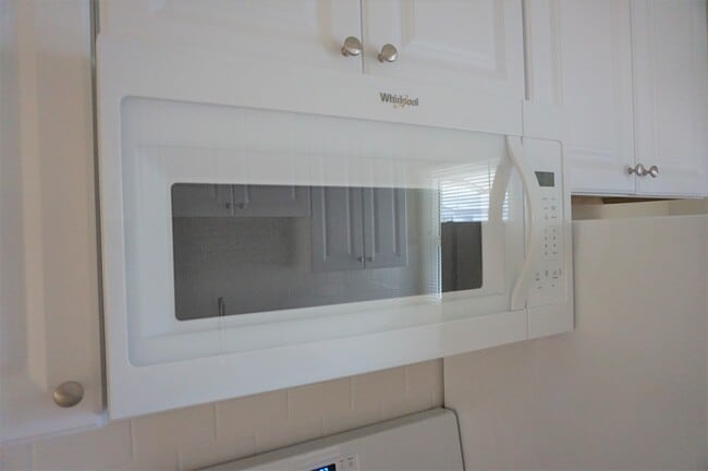 Kitchen - 3028 Livonia Ave Unit 8