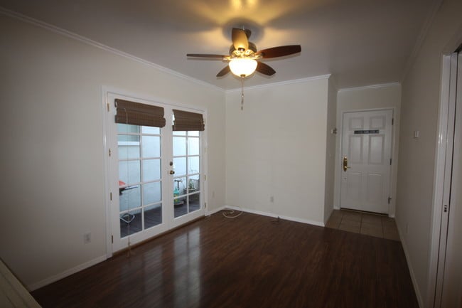 Building Photo - 206 41st St Unit 206