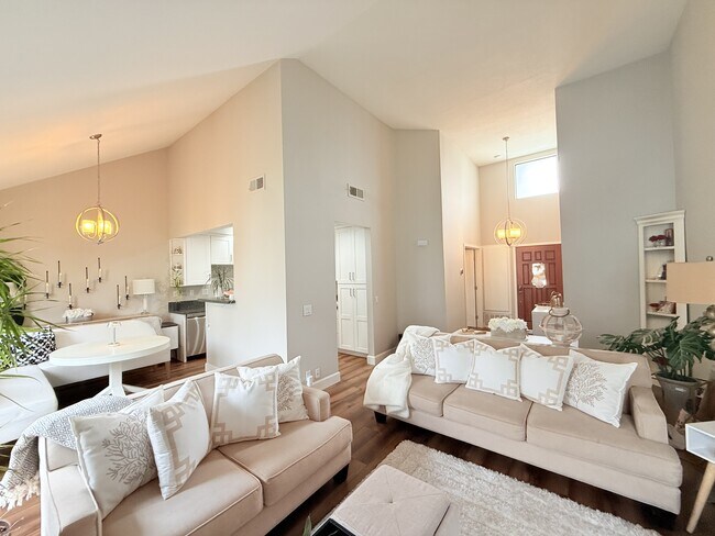 Photo - 532 1/2 Via De La Valle Townhome