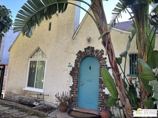 Building Photo - 833 N Orange Dr Rental