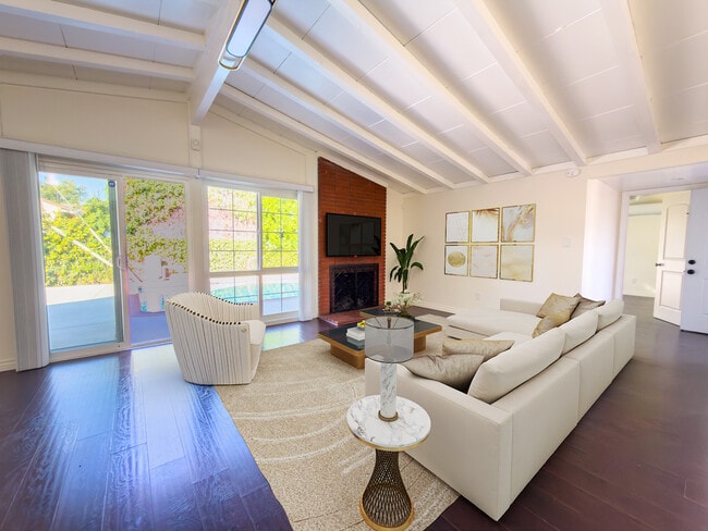 Vituall Staged - 6763 Lurline Ave