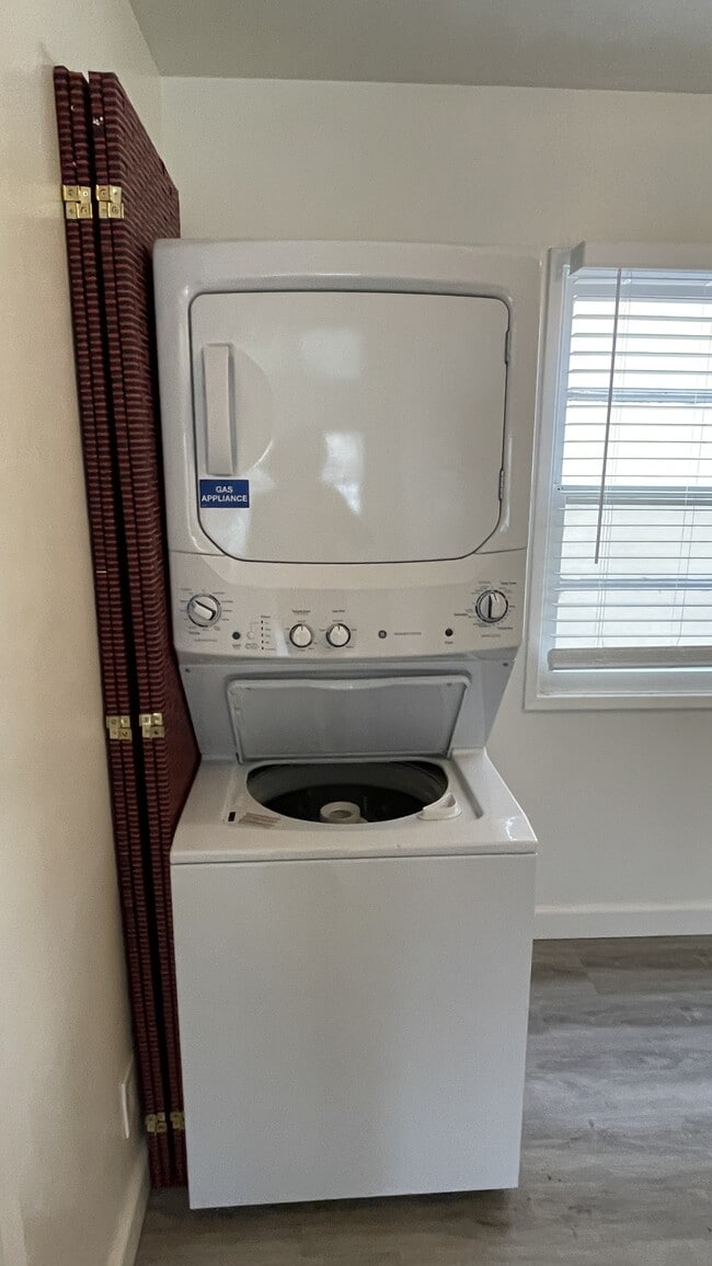 Photo - 2425 Silver Lake Blvd Unit 2425-B
