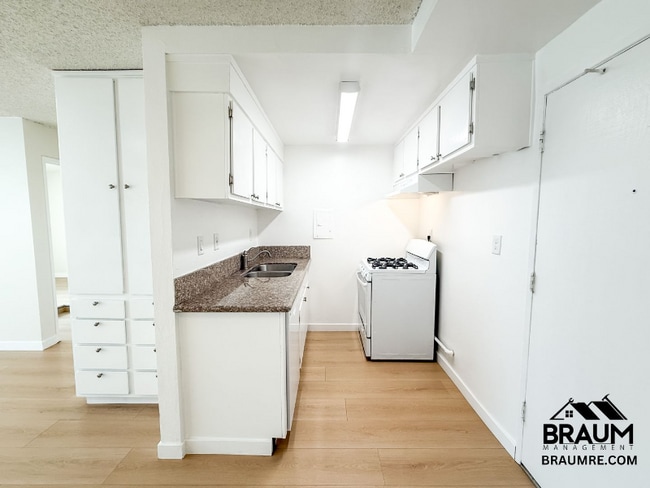 Photo - 5461 Kester Ave Unit 105