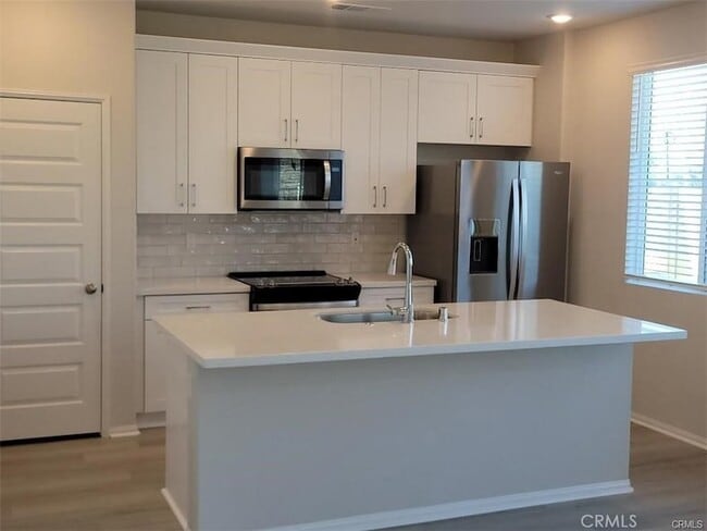 Photo - 2058 Bergamot St