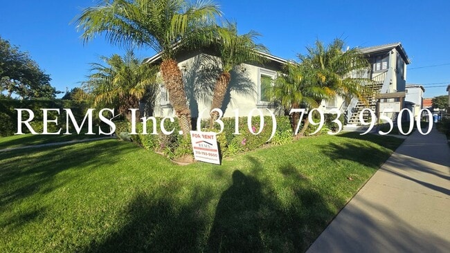 Building Photo - Refurbished Upstairs Apartment with Garage parking Unit 9034